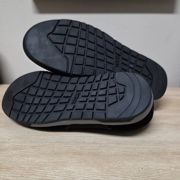 Evolv Sneakers Size 11.5 - Picture 3 of 4